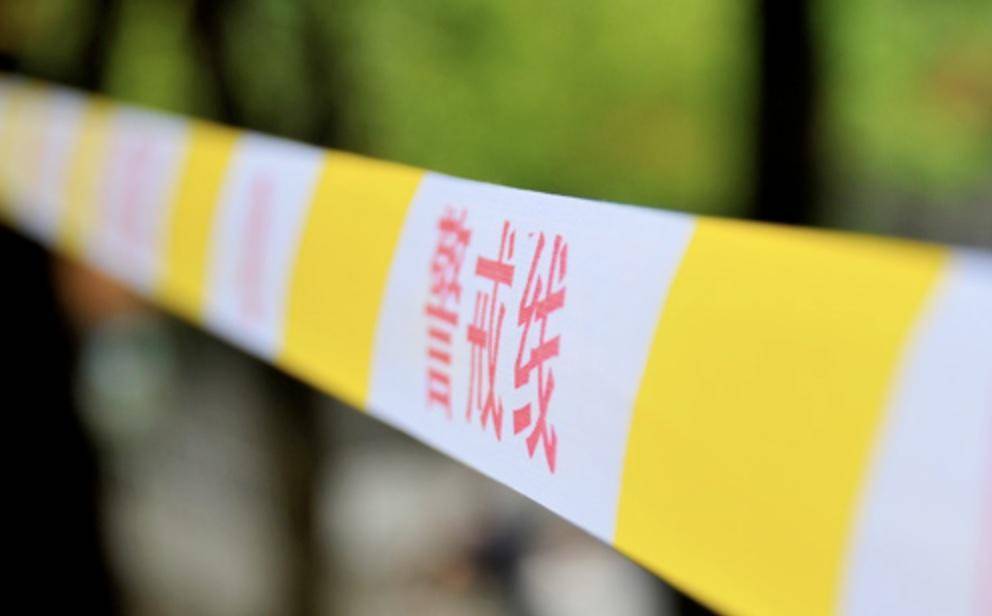 13岁女孩从26楼跳下身亡<strong></p>
<p>直播资讯</strong>，警方调查其曾与母亲争吵 家属起诉物业索赔33万，一审判了