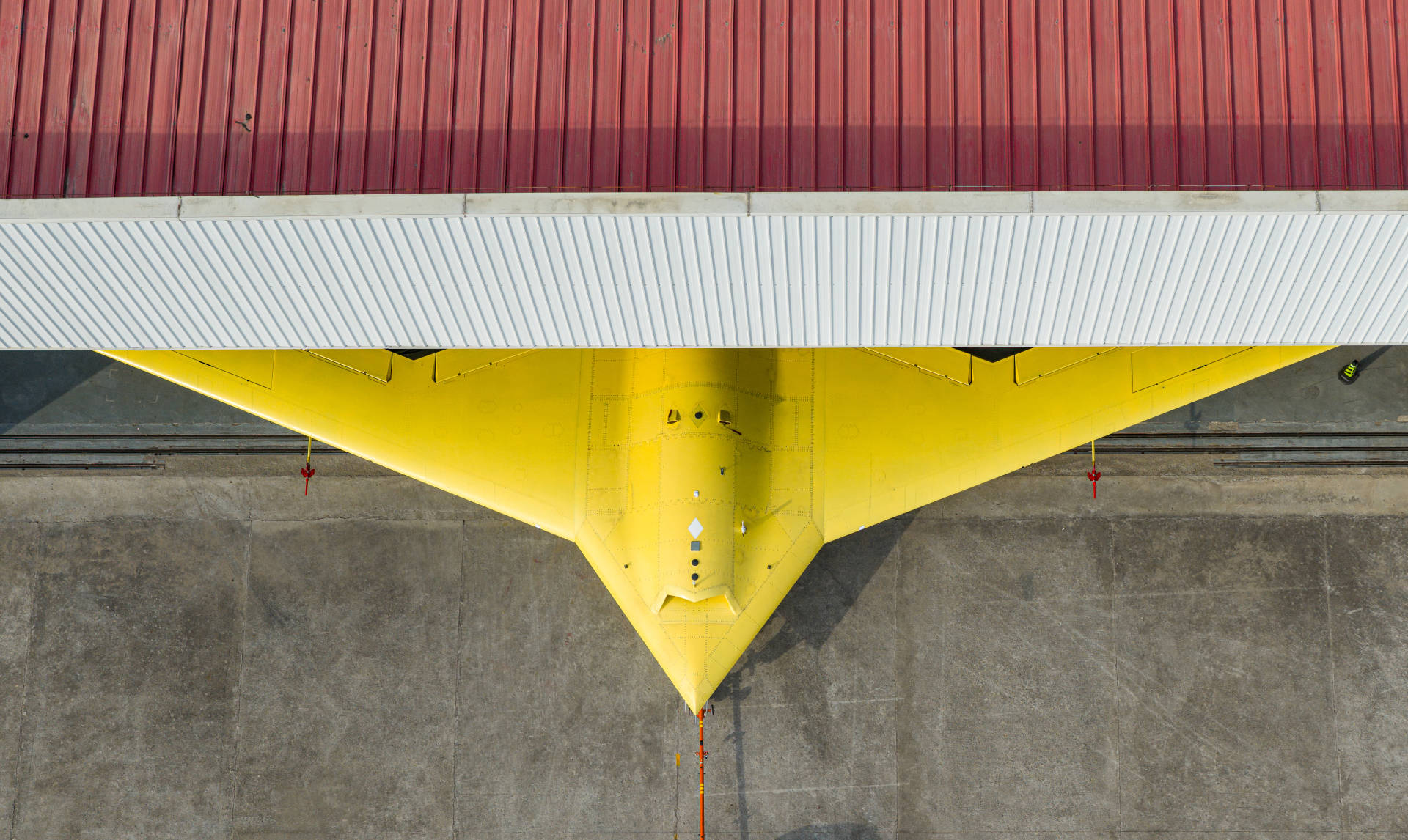 多张高清大图<strong></p>
<p>app资讯</strong>！新型高空高速长航时无人机彩虹-7近日成功首飞