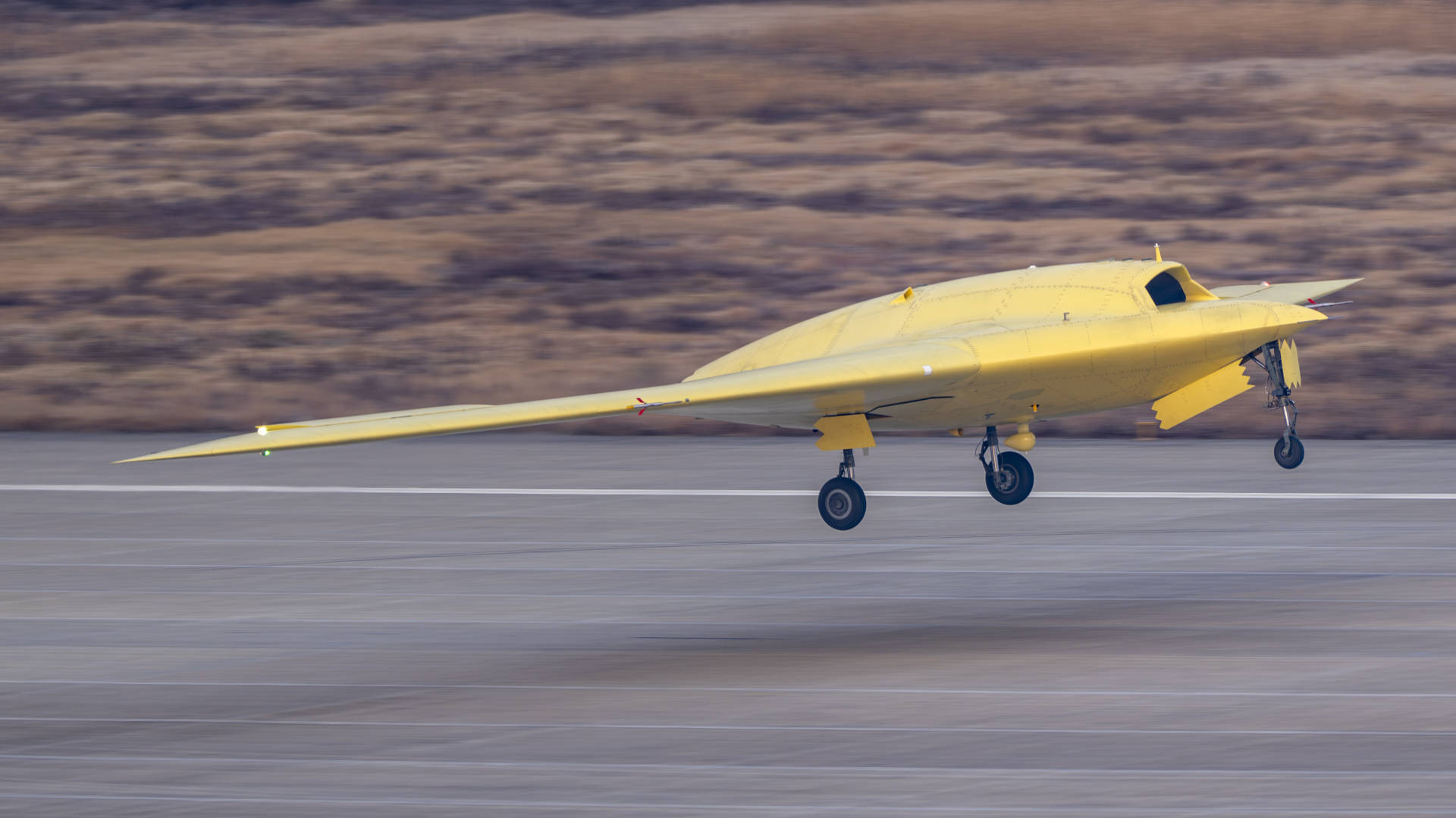 多张高清大图<strong></p>
<p>app资讯</strong>！新型高空高速长航时无人机彩虹-7近日成功首飞