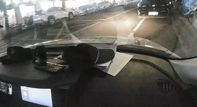 机智！快递在家门口被偷<strong></p>
<p>app资讯</strong>，她用一招抓到了人还拿回了东西