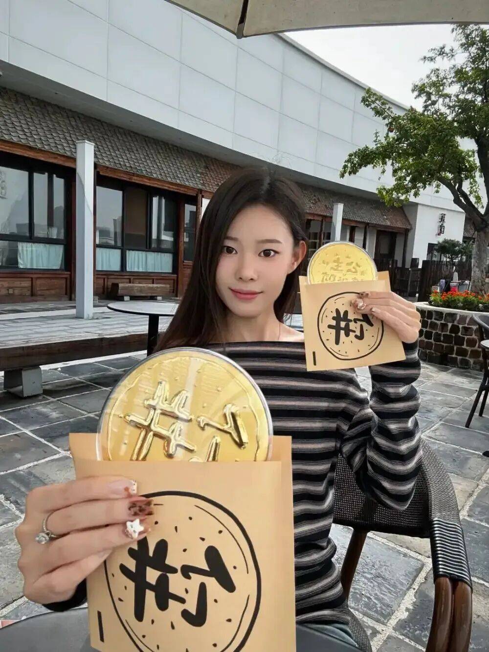 潮汕老板卖0.1克黄金<strong></p>
<p>app资讯</strong>，今年已进账62亿