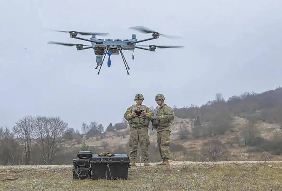 美军为何“抄作业”<strong></p>
<p>资讯app</strong>？大批量“山寨”对手的无人机……