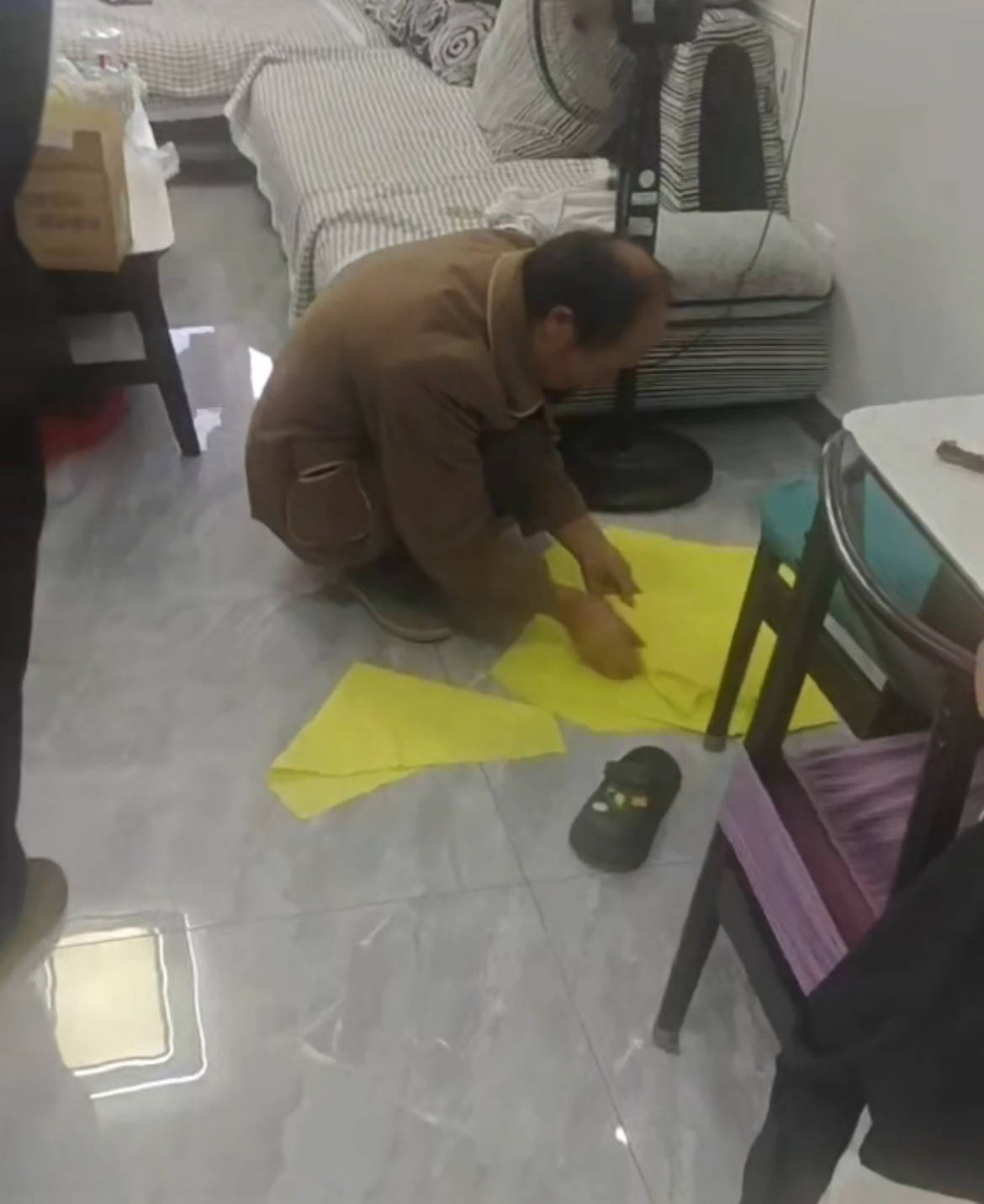 疑因离婚多年的前妻订婚<strong></p>
<p>资讯公司</strong>，临沂一男子上门将其杀害，死者家属：检方已提起公诉