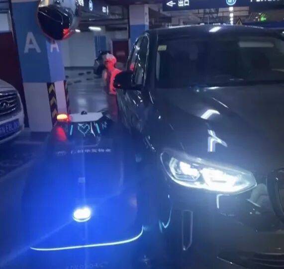 小区地库里出车祸<strong></p>
<p>资讯公司</strong>，女子惊呆了：对方竟然不是人！更糟心的是...