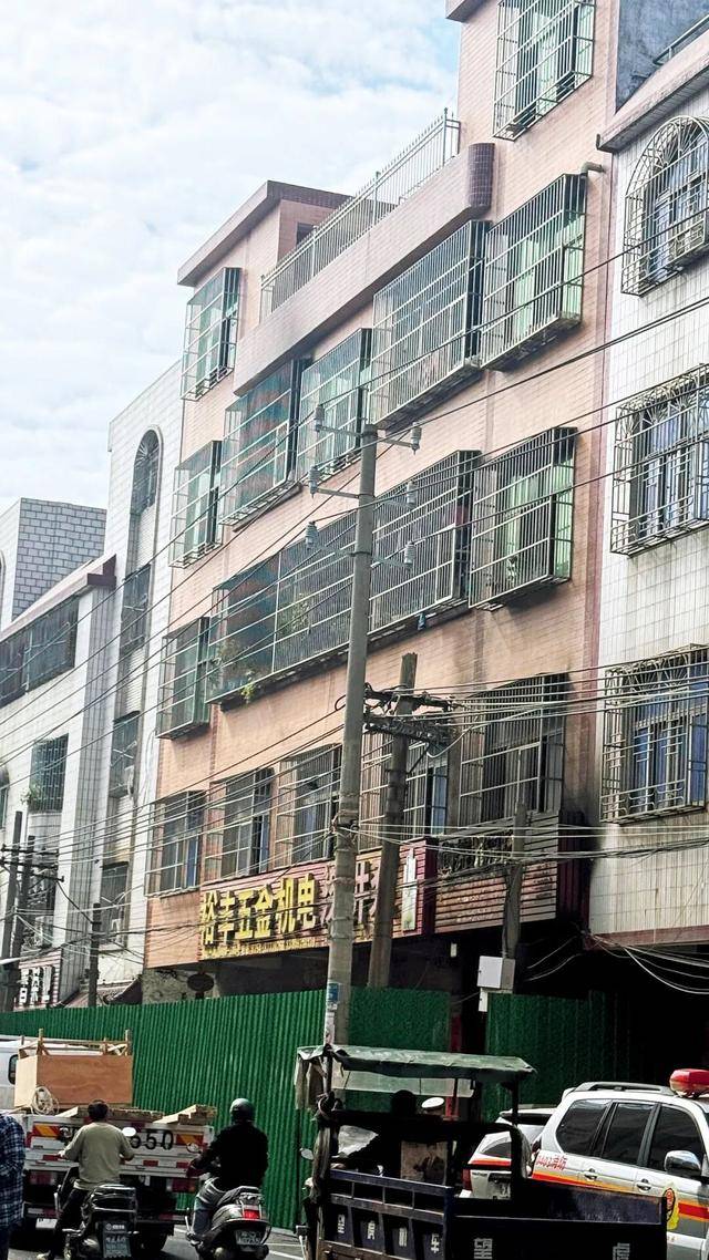 一家四代12人<strong></p>
<p>公司资讯</strong>，火灾中丧生背后