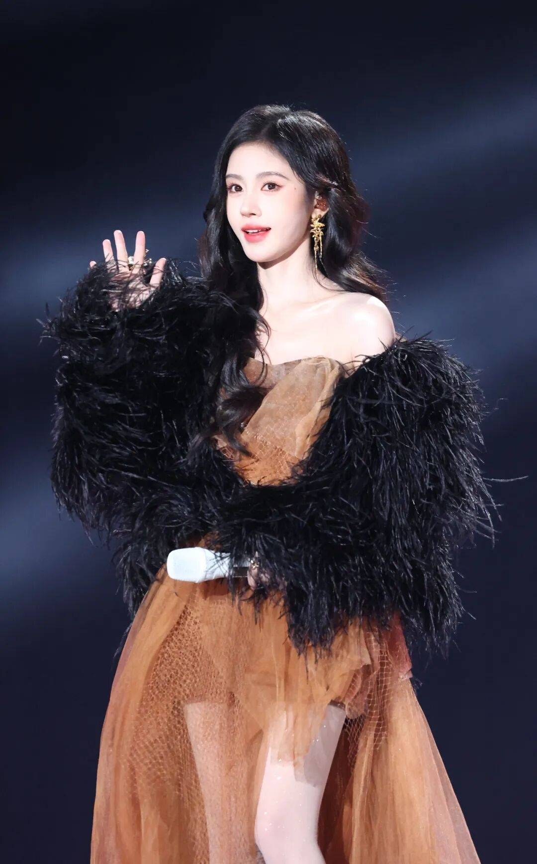 丝芭传媒称鞠婧祎多次编造谎言<strong></p>
<p>公司资讯</strong>，“涉嫌严重经济犯罪”，将择日全网公开实名举报