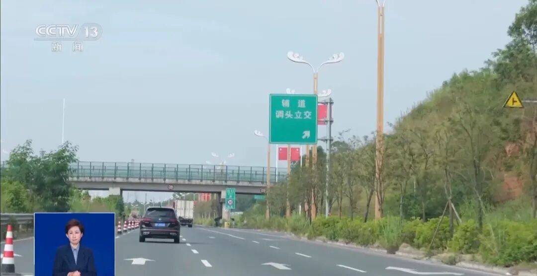 央视披露：男子在网吧厕所墙上看到“高薪日结5000-20000”广告<strong></p>
<p>公司资讯</strong>，即将出境时被警方拦下