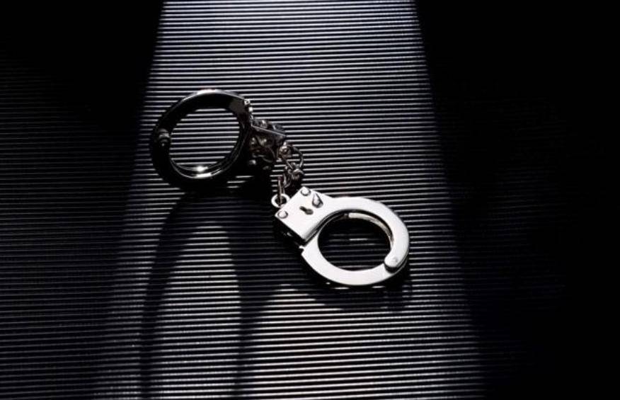 男子楼顶露台种树时不慎碰下树桩<strong></p>
<p>招聘资讯</strong>，砸中楼下17岁少年致其死亡，一审获刑6年