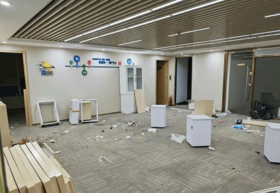 突然爆雷<strong></p>
<p>招聘资讯</strong>，深圳总部已人去楼空，有人投入700多万元……