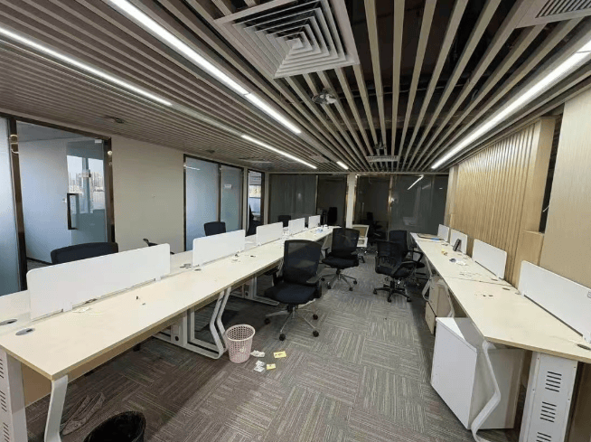 突然爆雷<strong></p>
<p>招聘资讯</strong>，深圳总部已人去楼空，有人投入700多万元……