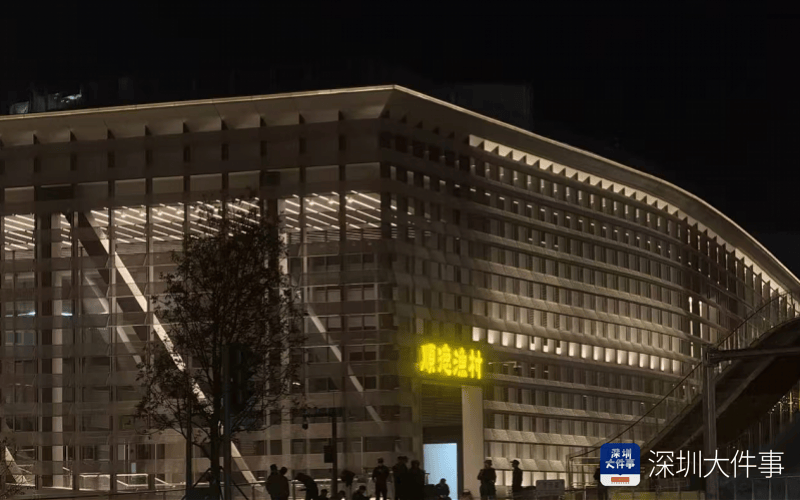 已撤下！深圳网红地标火速拆除争议招牌<strong></p>
<p>微资讯</strong>，曾连夜发公开信