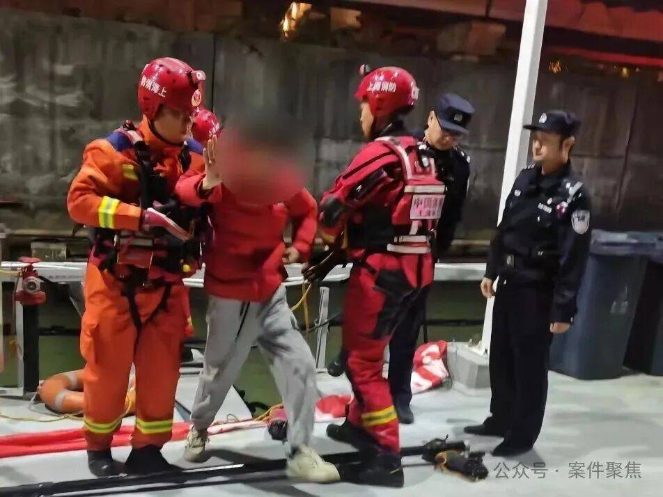 骗了别人18万元<strong></p>
<p>博资讯</strong>，上海一男子凌晨站在黄浦江边“想抽最后一支烟”