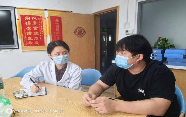 “工作可以再找<strong></p>
<p>博资讯</strong>，妈妈只有一个”，深圳大学毕业生为照顾患癌母亲，甘当“全职儿子”