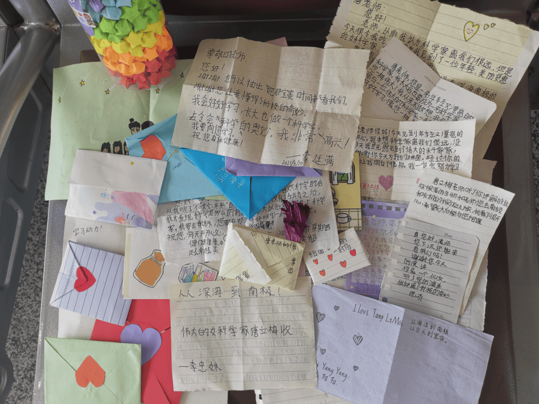 突然爆火！浙大女博士一个月涨粉超50万<strong></p>
<p>博资讯</strong>，“我是过了把瘾”！网友：丝滑入脑……