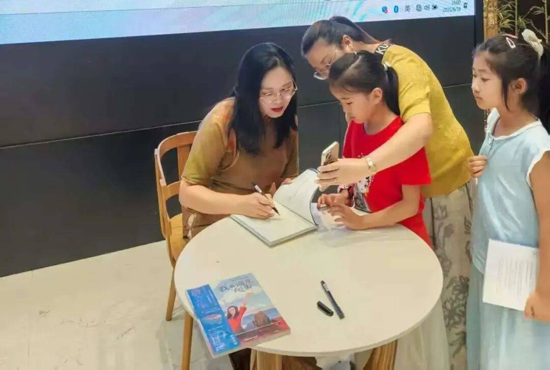 突然爆火！浙大女博士一个月涨粉超50万<strong></p>
<p>博资讯</strong>，“我是过了把瘾”！网友：丝滑入脑……