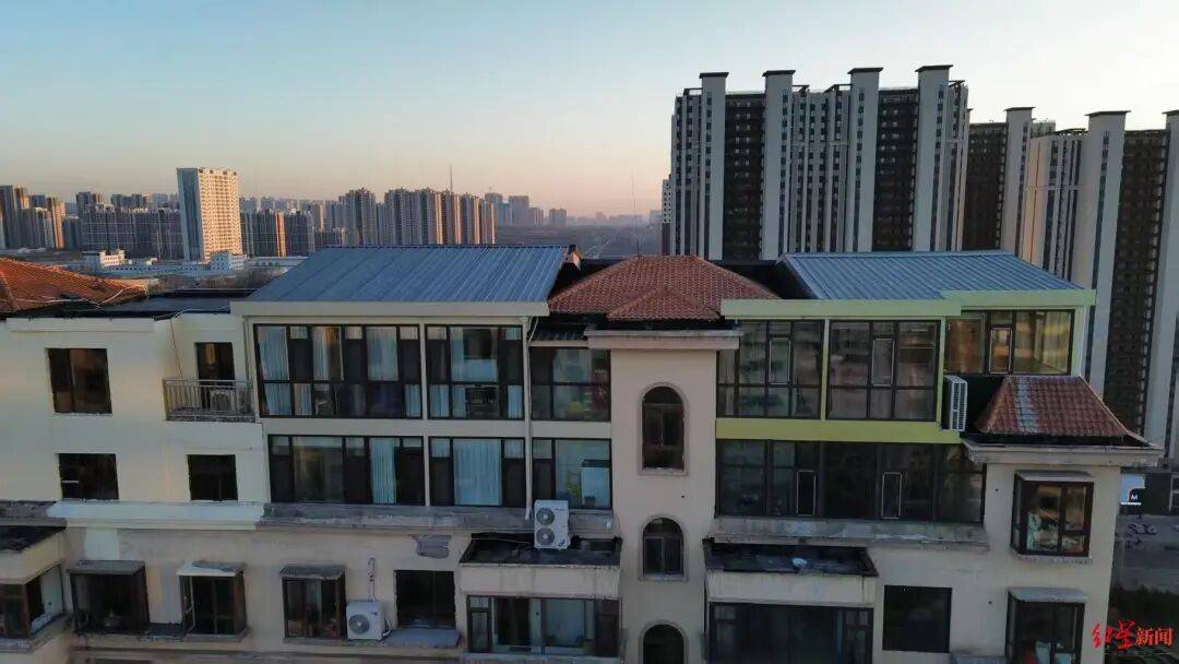 山西一小区被曝多个顶楼住户违规加盖房屋：有的甚至修建成阁楼<strong></p>
<p>资讯娱乐</strong>，致几十户房子墙面裂缝