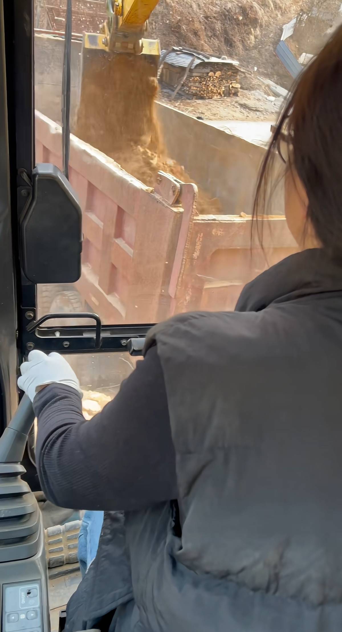 “95后”北漂女程序员辞职回乡开挖机<strong></p>
<p>资讯站</strong>，本人发声：正在和父亲学技术，熟练的话准备考证