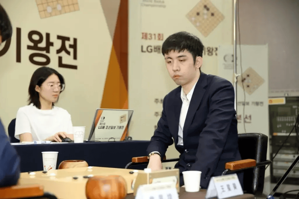 逆转夺下LG杯世界冠军<strong></p>
<p>全球资讯</strong>，当年的顽童已成中国围棋的领军人物
